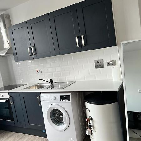 Modern Apartment In London 핀칠리 외부 사진