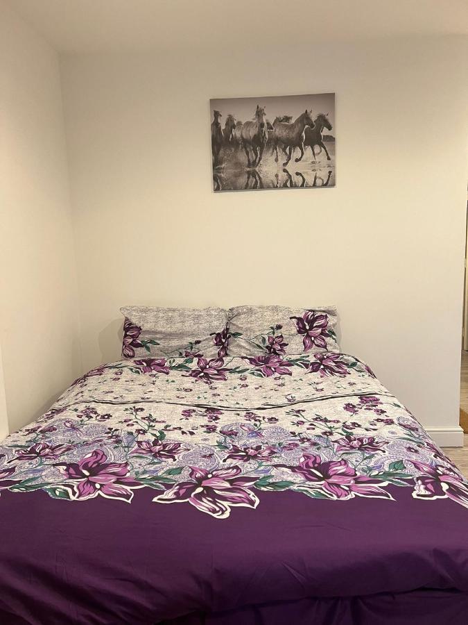 Modern Apartment In London 핀칠리 외부 사진